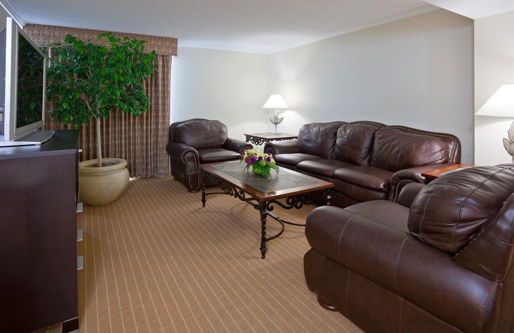Doubletree By Hilton East Hotel Madison