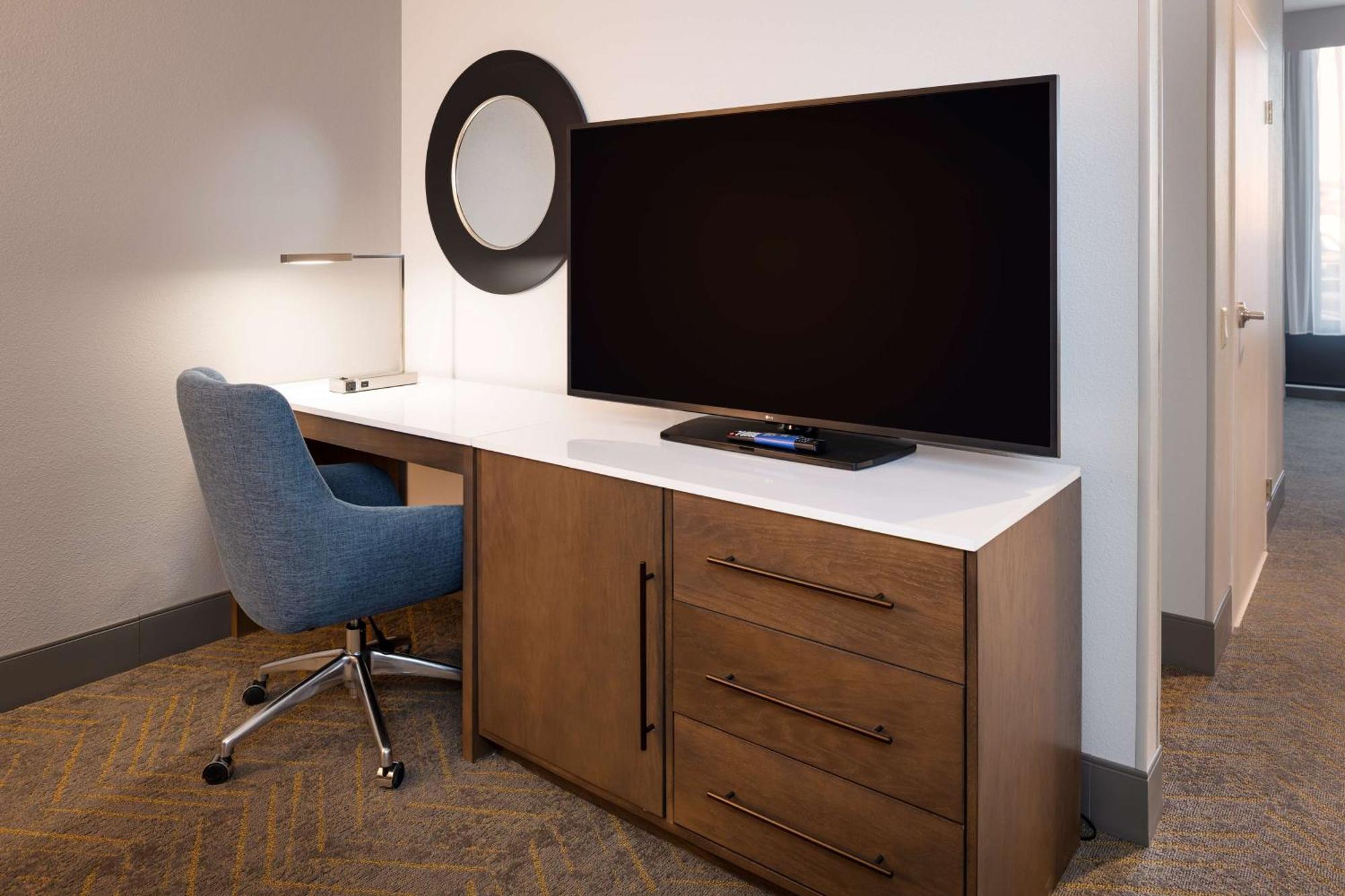 Doubletree By Hilton East Hotel Madison