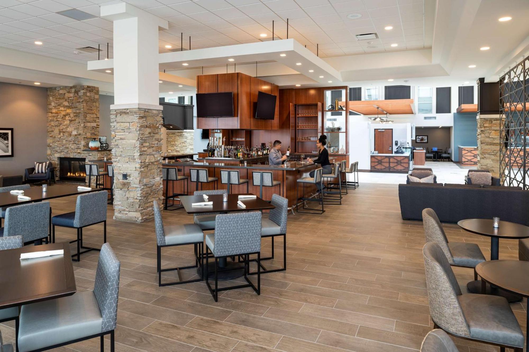Doubletree By Hilton East Hotel Madison