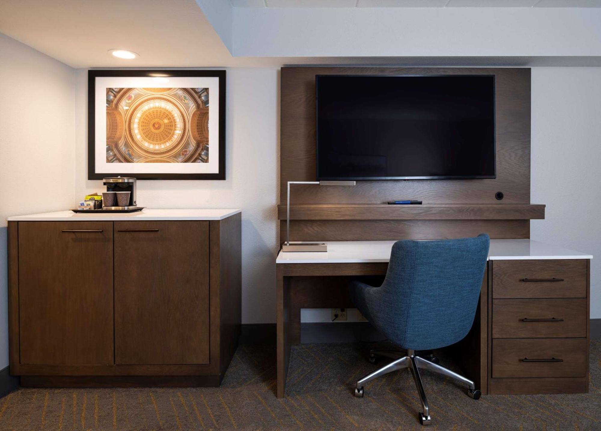 Doubletree By Hilton East 4* Madison